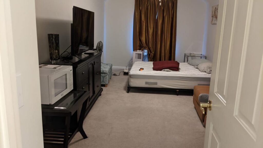 Garvee 8,000 BTU in Small Bedroom Bedroom with bed and TV